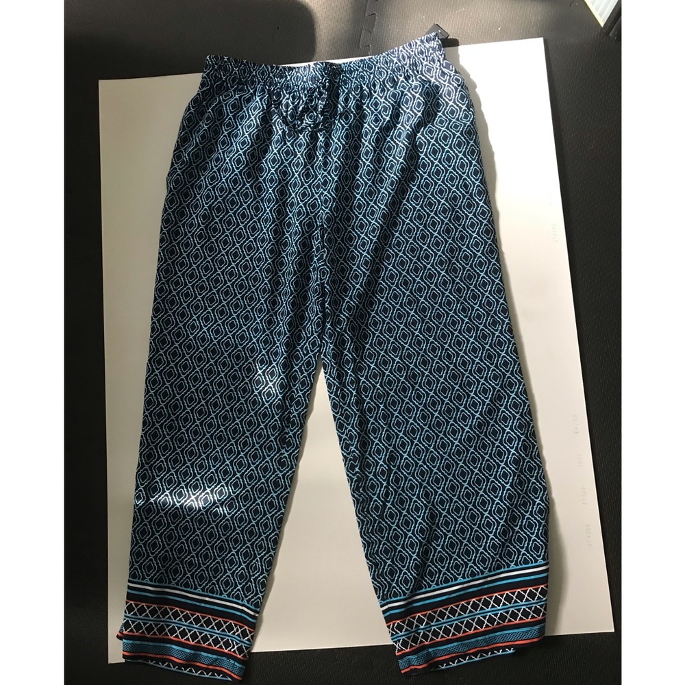 NWT Crown & Ivy Lounge Pants. 2 pockets!  Beautiful fabric. Wear at home or away
